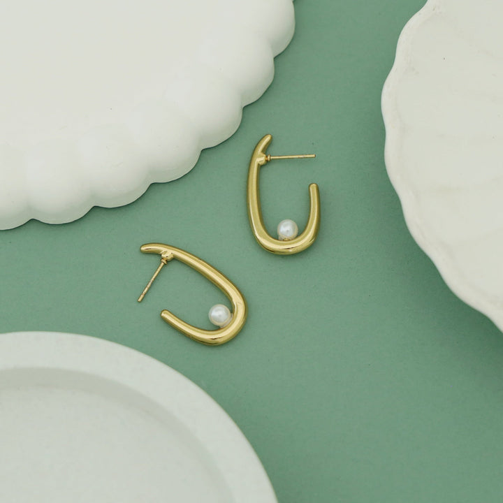 Ruba Pearl Hoop Earring