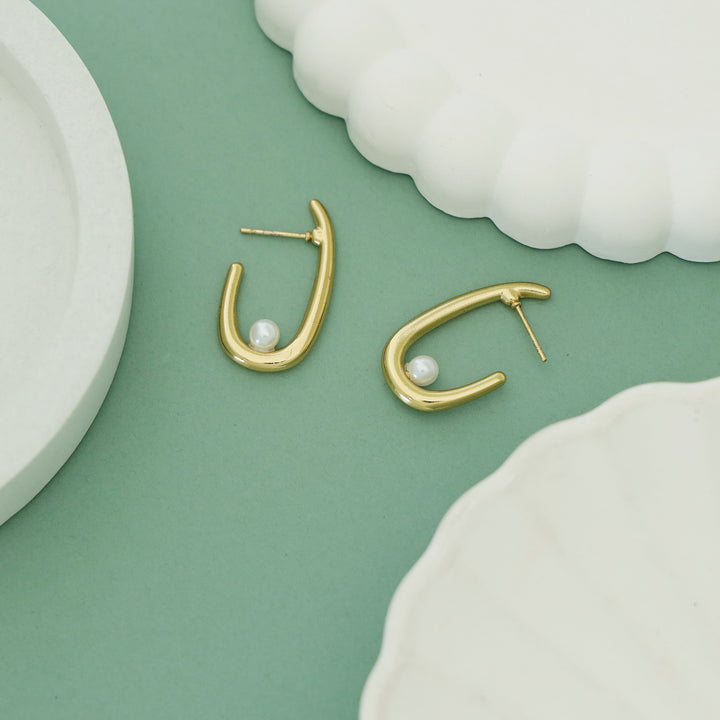 Ruba Pearl Hoop Earring