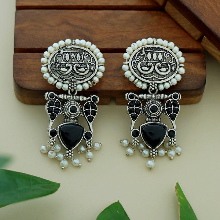 Leila Twin Bird Oval Pearl Earring