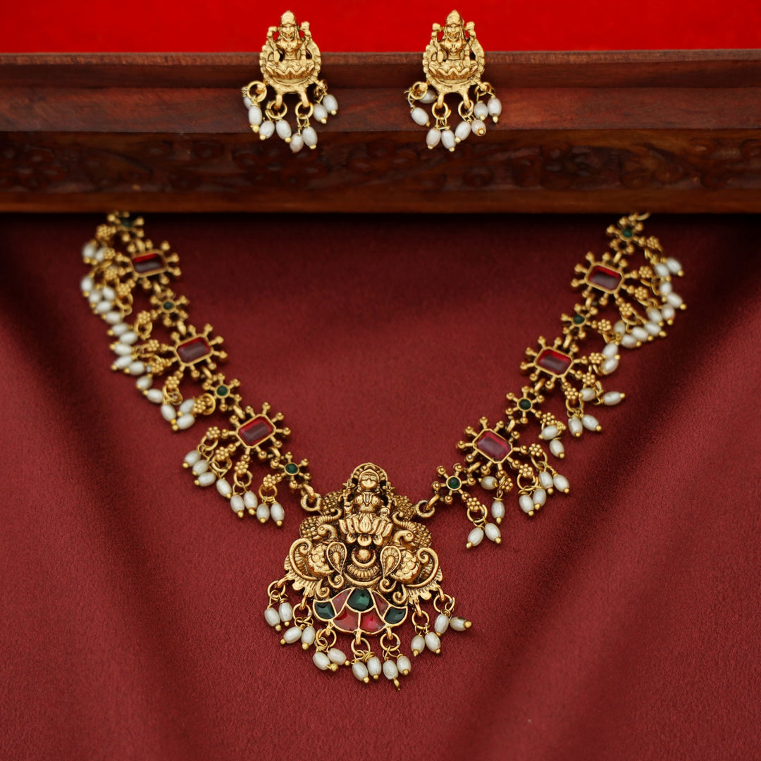 Kridhansha Rice Pearl Short Neckpiece With Earring