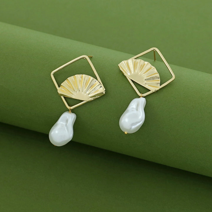 Golden Diamond Fold Leaf Baroque Earring