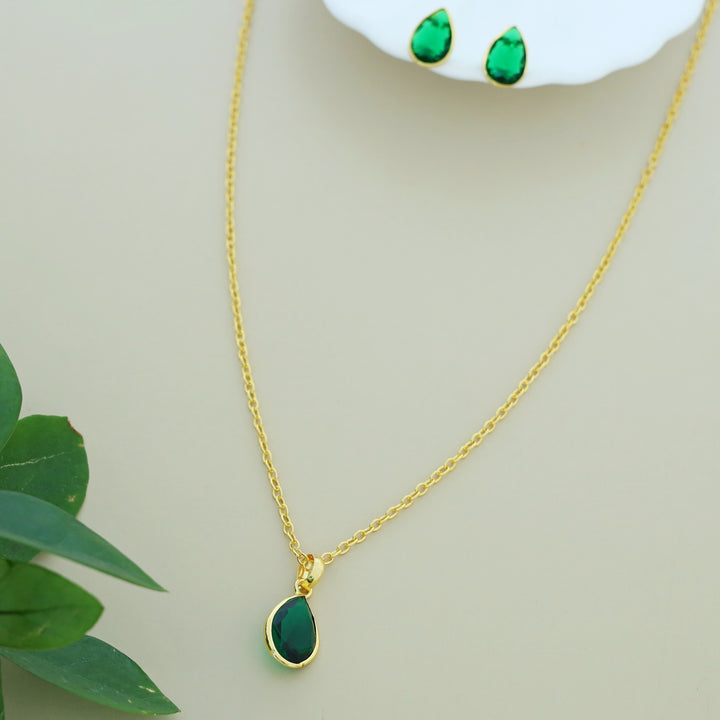 Seira Glossy Drop Neckpiece With Stud