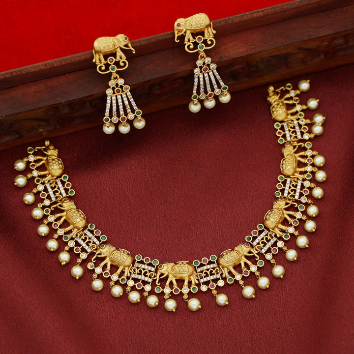 Kaveri Gajavanthi Pearl Short Neckpiece With Earring