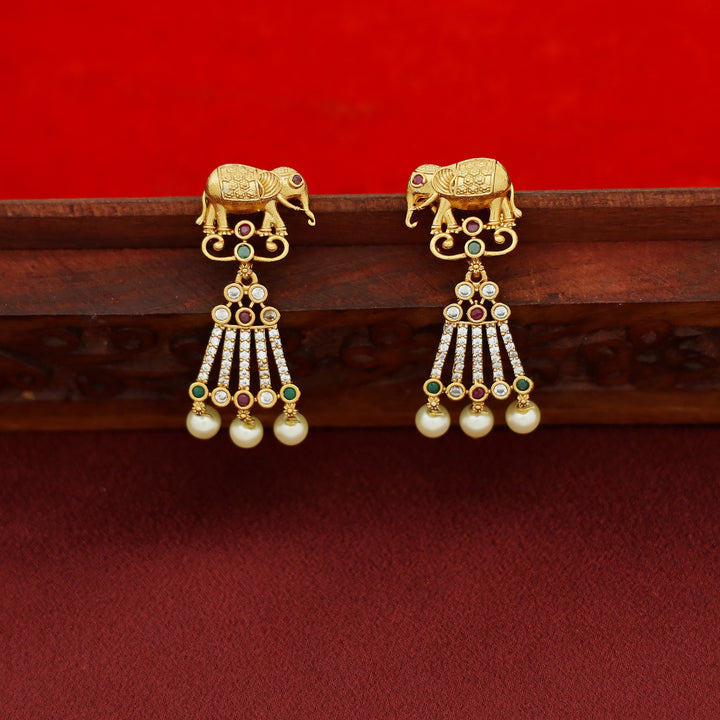 Kaveri Gajavanthi Pearl Short Neckpiece With Earring