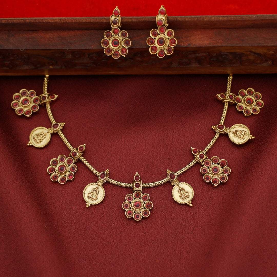 Sreelekha Floral Mini Kashi Short Neckpiece With Earring