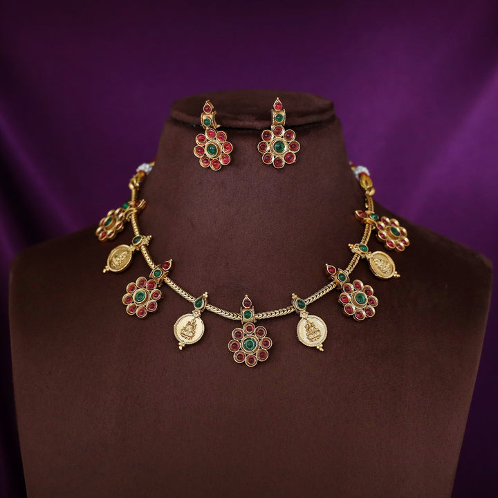 Sreelekha Floral Mini Kashi Short Neckpiece With Earring