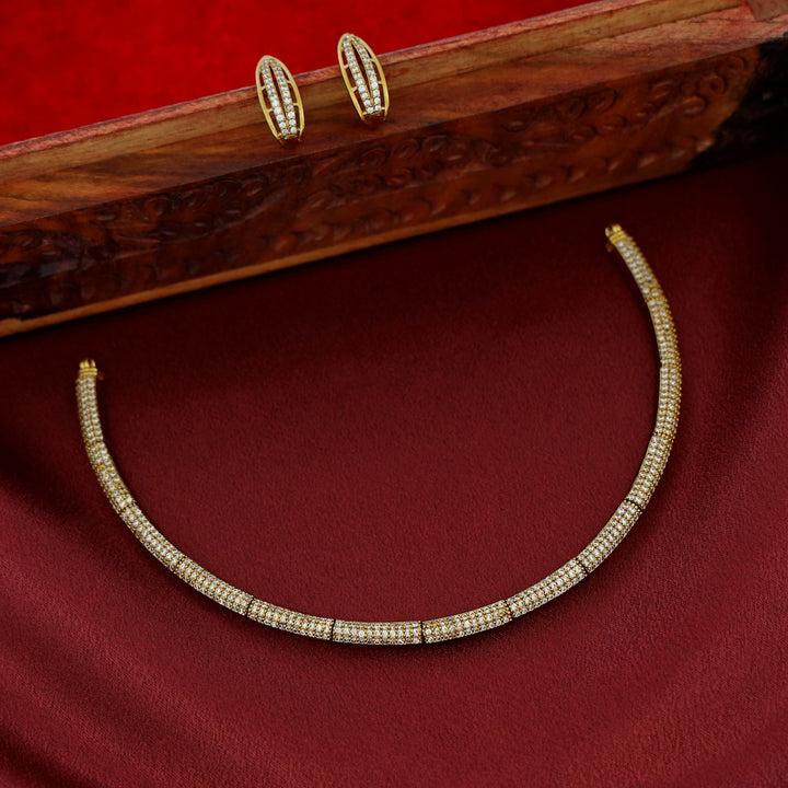 Nora Stiff Neckpiece With Earring