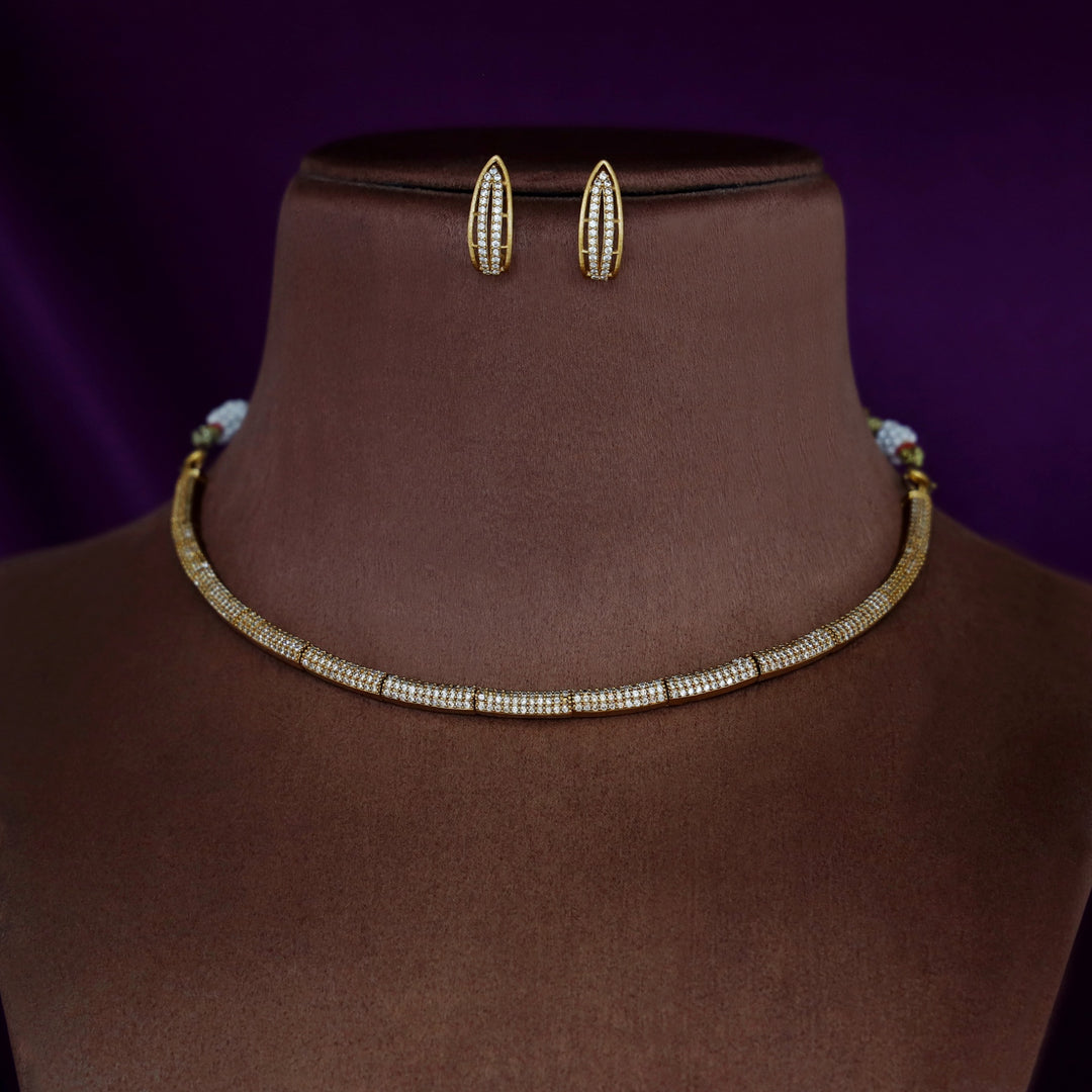 Nora Stiff Neckpiece With Earring