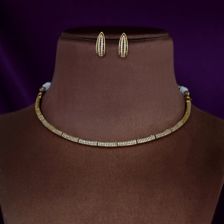 Nora Stiff Neckpiece With Earring