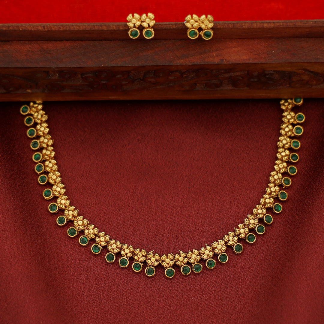 Aarunya Mini Flower Circle Short Neckpiece With Earring