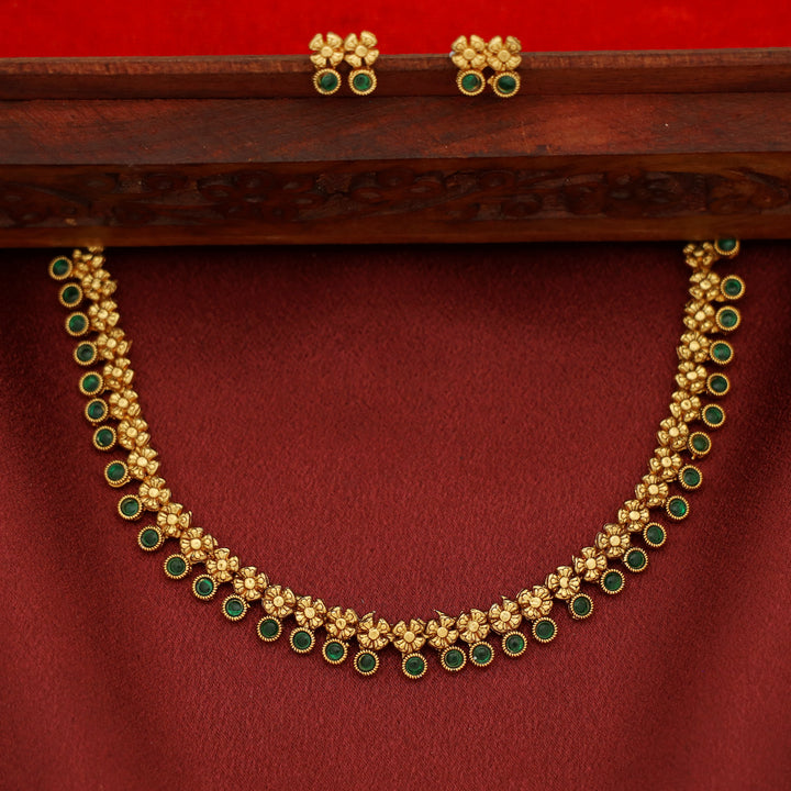 Aarunya Mini Flower Circle Short Neckpiece With Earring