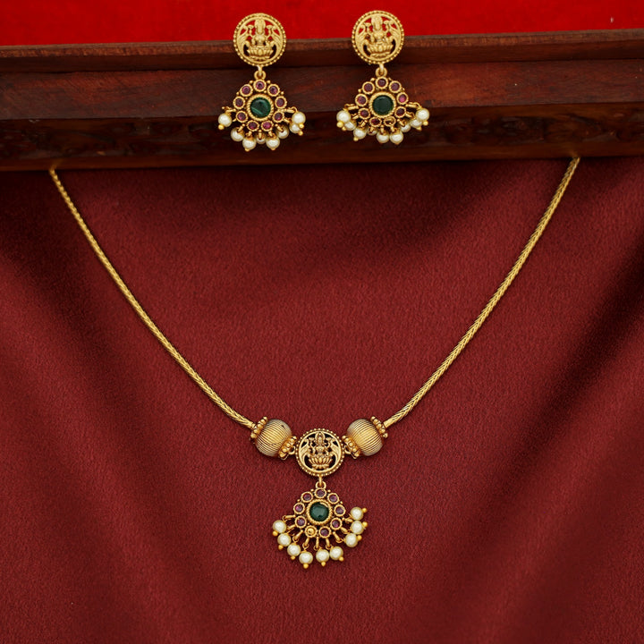 Chaitra Devi Pearl Short Neckpiece With Earring