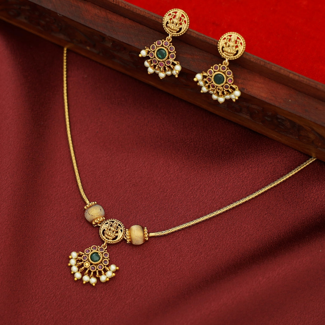 Chaitra Devi Pearl Short Neckpiece With Earring