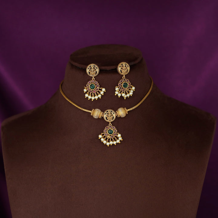 Chaitra Devi Pearl Short Neckpiece With Earring