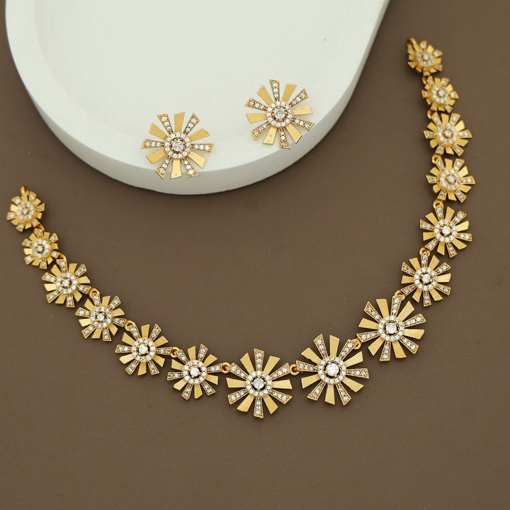 Sparkling Flower Short Neckpiece With Stud