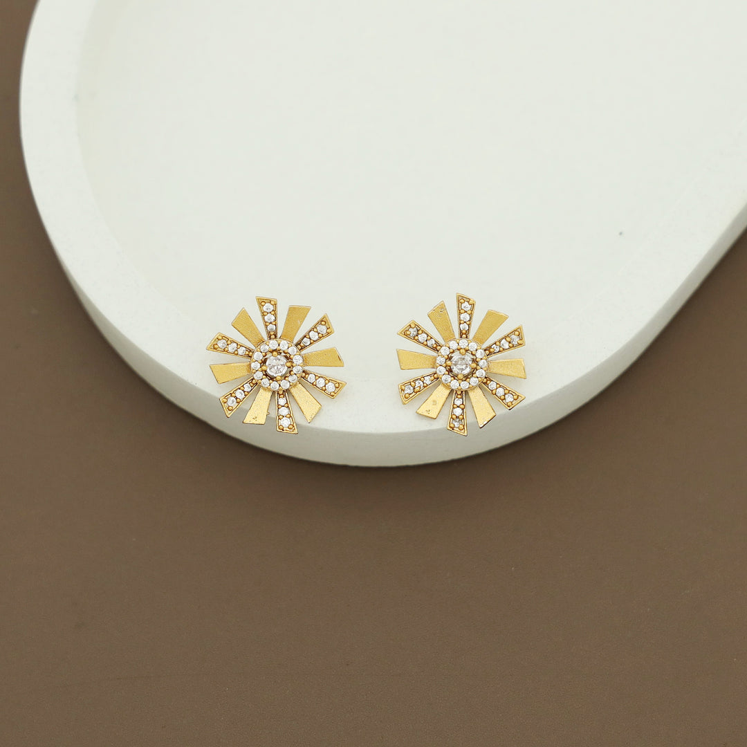 Sparkling Flower Short Neckpiece With Stud