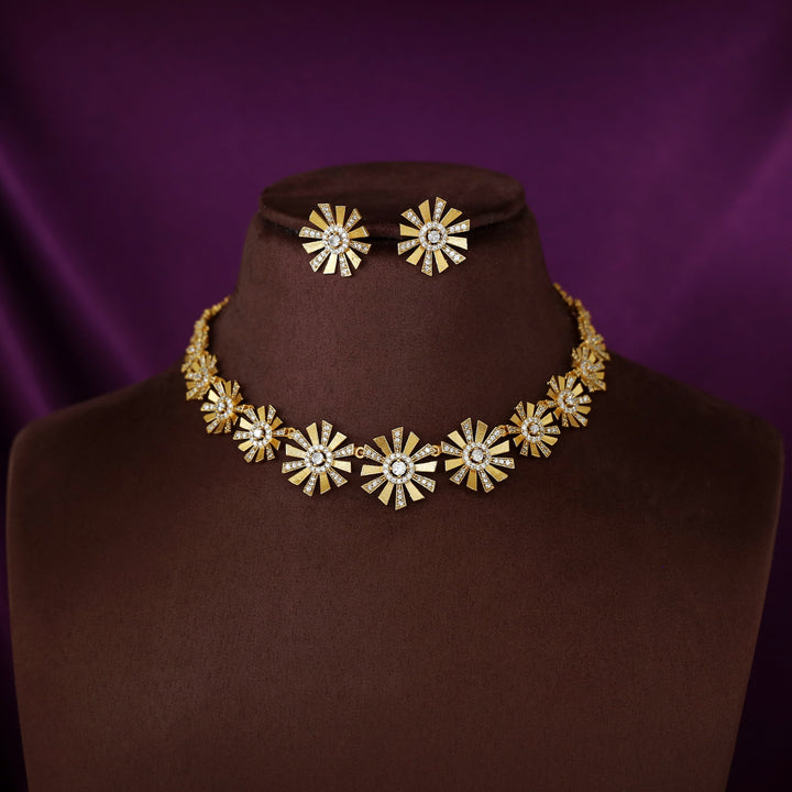 Sparkling Flower Short Neckpiece With Stud
