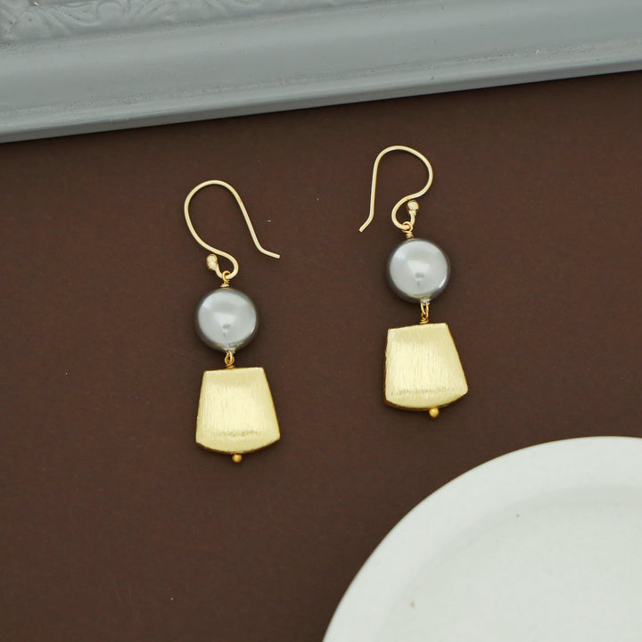 Jaynee Golden Textured Pearl Drop