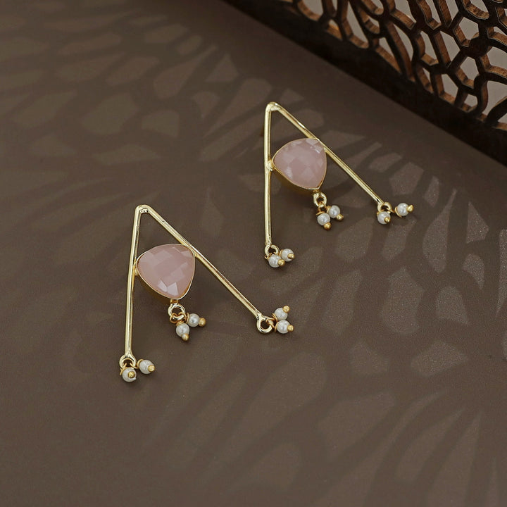 Trizta Glossy Triangle Pearl Earring