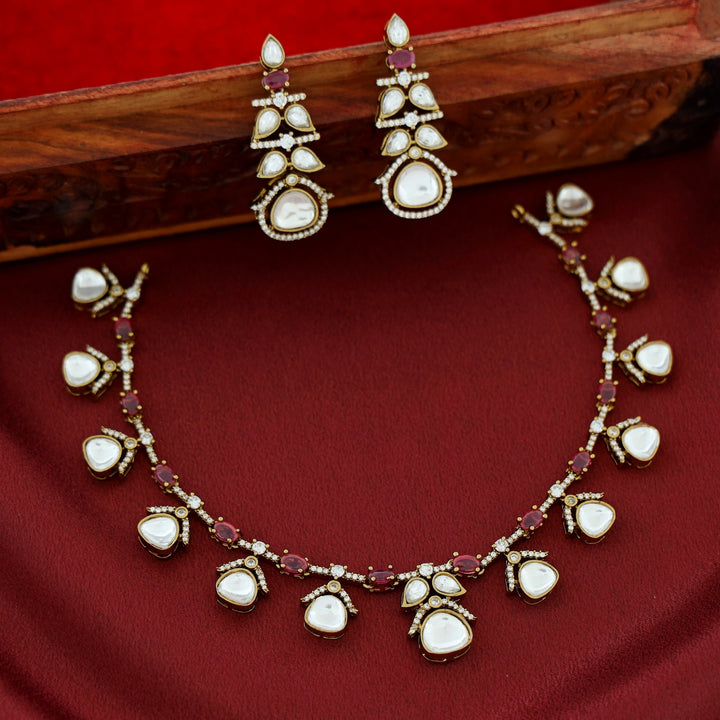 Zarini Kundan Short Neckpiece With Earring