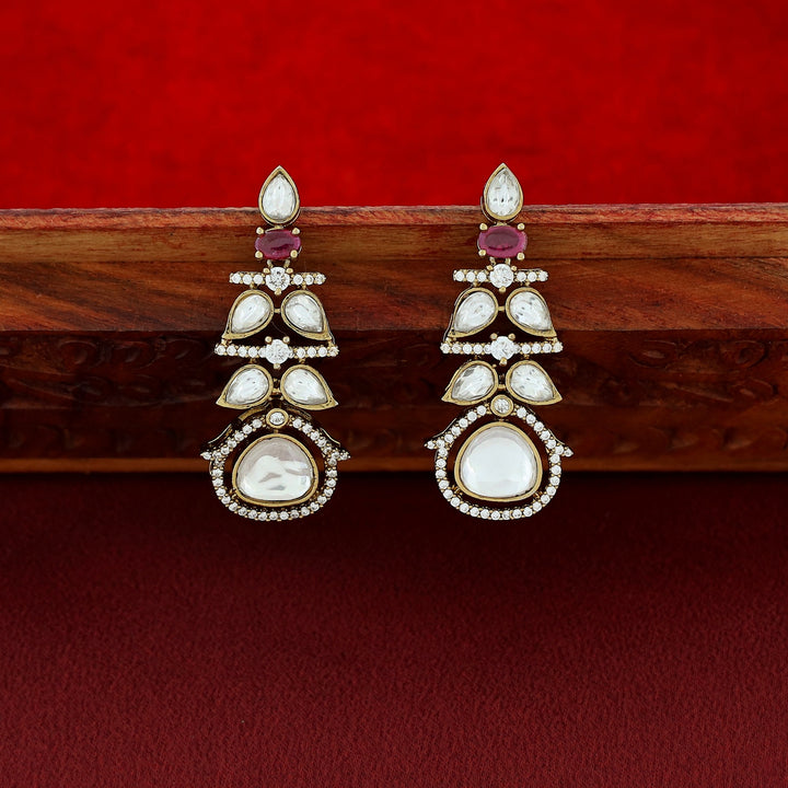 Zarini Kundan Short Neckpiece With Earring