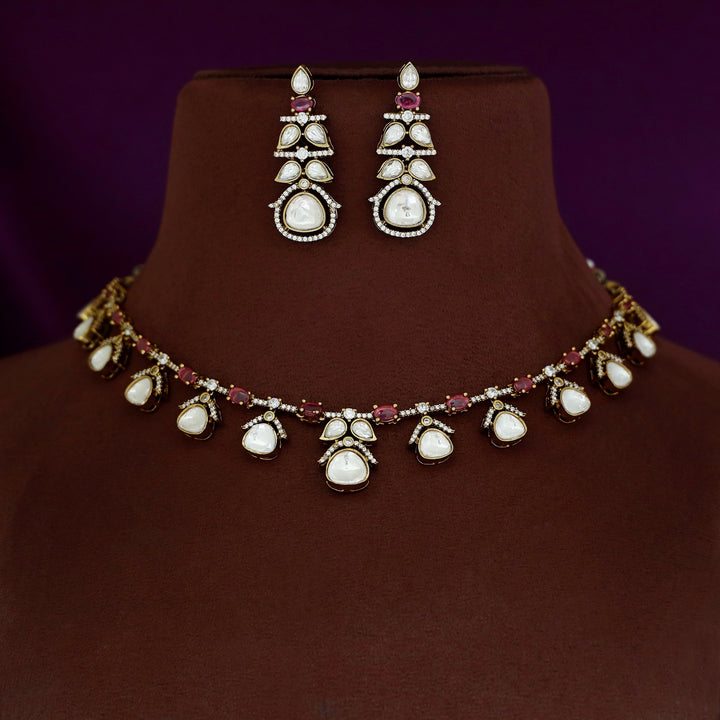 Zarini Kundan Short Neckpiece With Earring