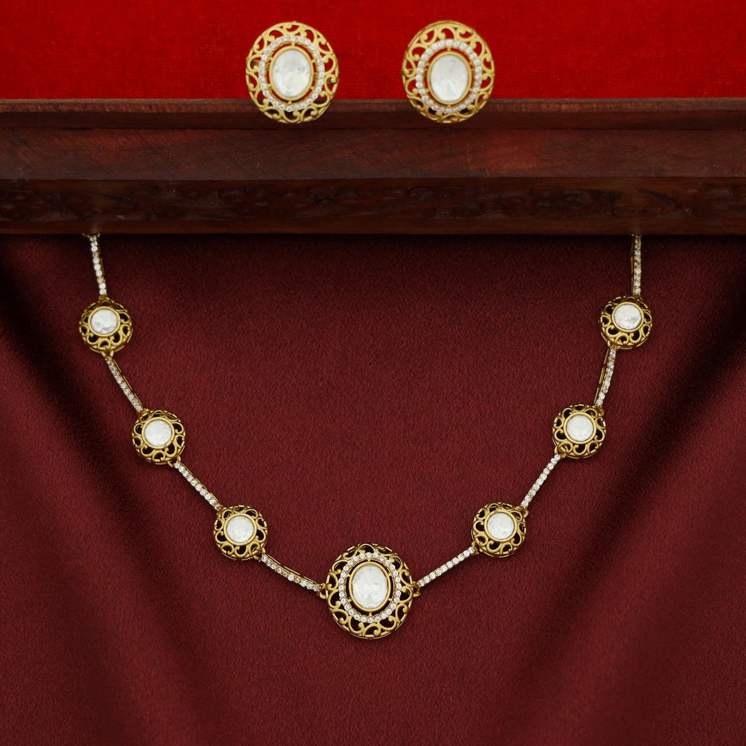 Aarabhi Kundan Oval & Circle Short Neckpiece/Choker With Earring