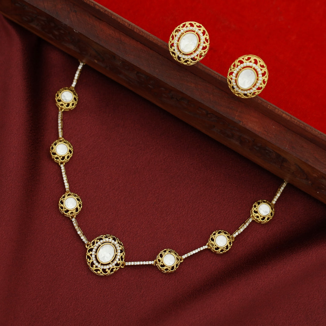 Aarabhi Kundan Oval & Circle Short Neckpiece/Choker With Earring
