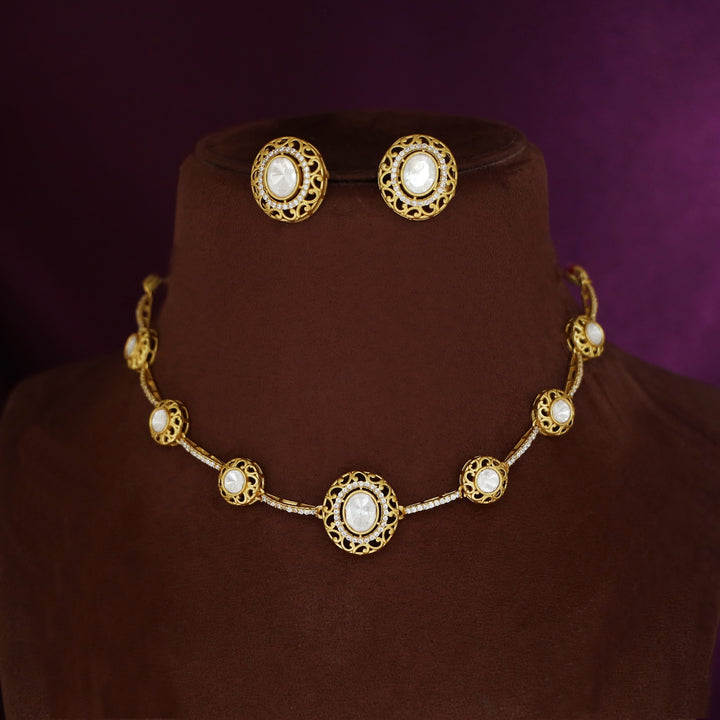 Aarabhi Kundan Oval & Circle Short Neckpiece/Choker With Earring