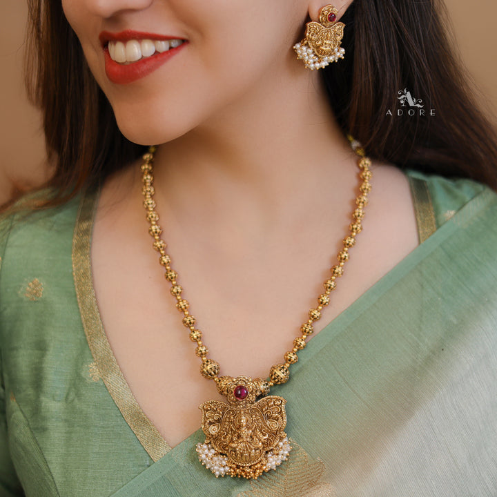Lakshmi Pendant Cluster Pearl Neckpiece With Earring