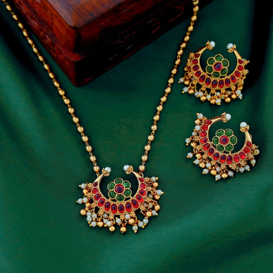 Poorna Crescent Flower Neckpiece With Earring