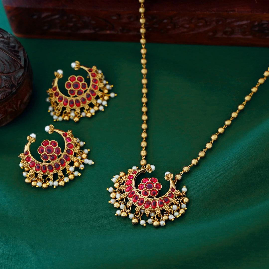 Poorna Crescent Flower Neckpiece With Earring