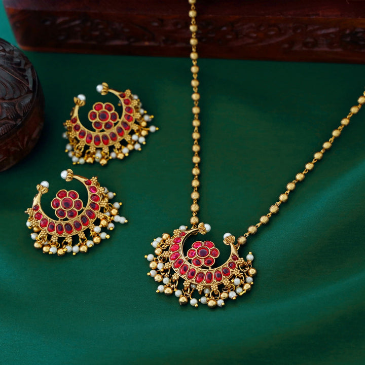 Poorna Crescent Flower Neckpiece With Earring