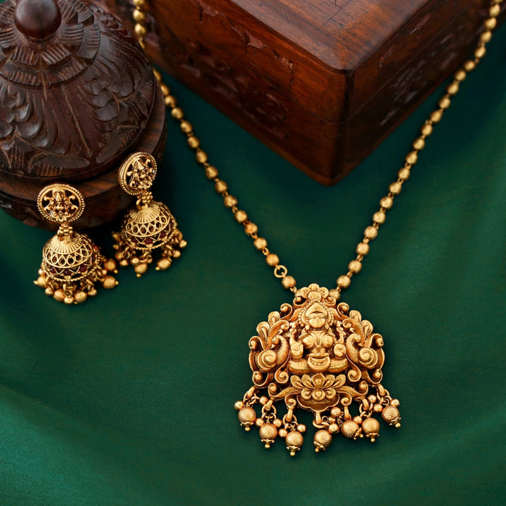 Vasudha Devi Ball Pendant Neckpiece With Earring