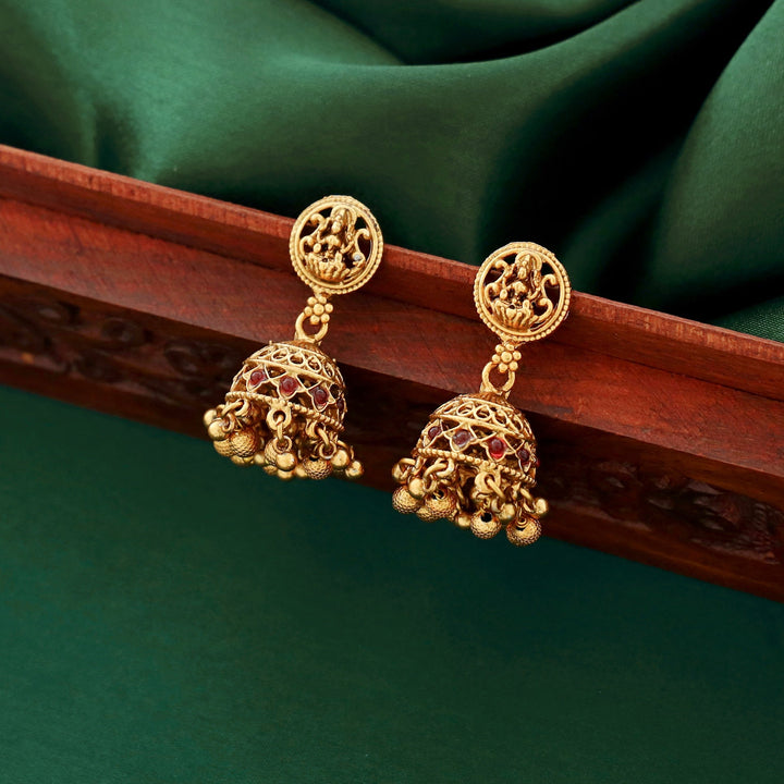 Vasudha Devi Ball Pendant Neckpiece With Earring