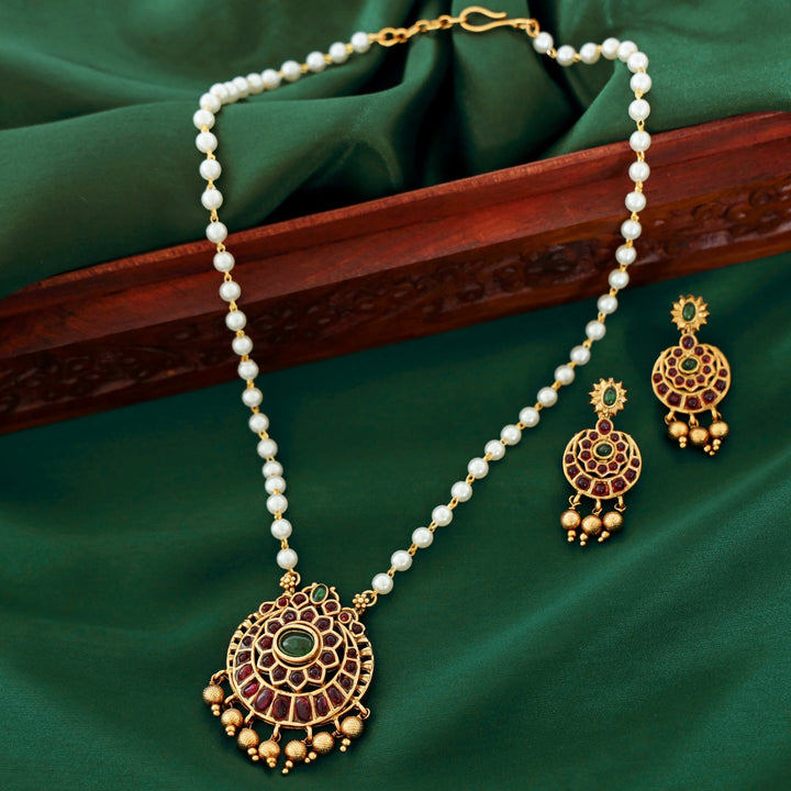 Aakanksha Golden Crescent Pearl Neckpiece With Earring