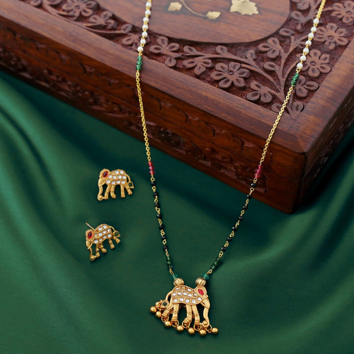 Hastin Golden Mammoth Neckpiece With Earring