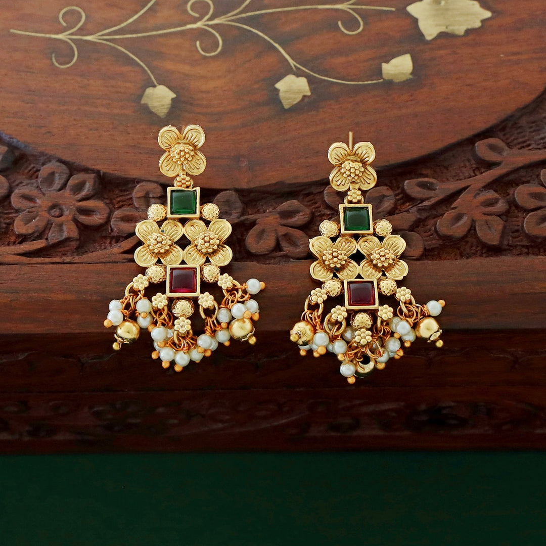 Madhu Blossom Glossy Pearl Neckpiece With Earring