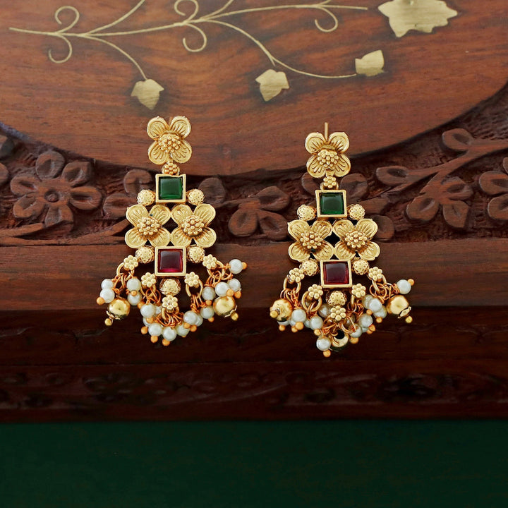 Madhu Blossom Glossy Pearl Neckpiece With Earring