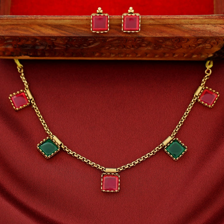 Kareena 5 Kemp Stone Short Neckpiece With Stud