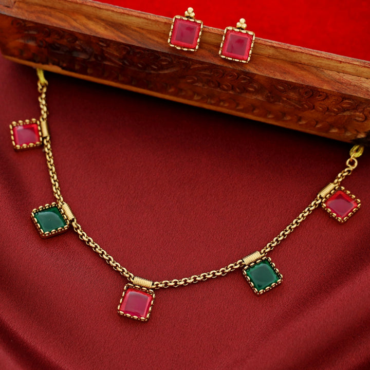 Kareena 5 Kemp Stone Short Neckpiece With Stud