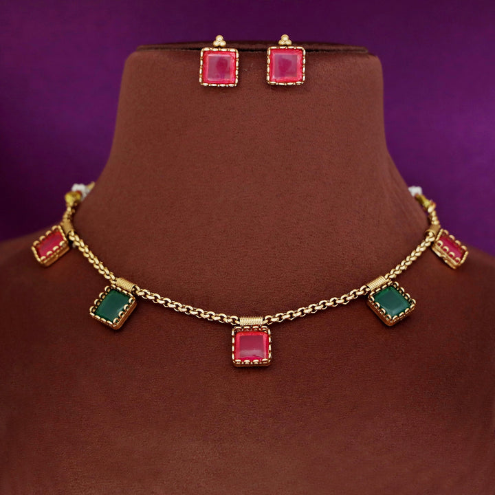 Kareena 5 Kemp Stone Short Neckpiece With Stud