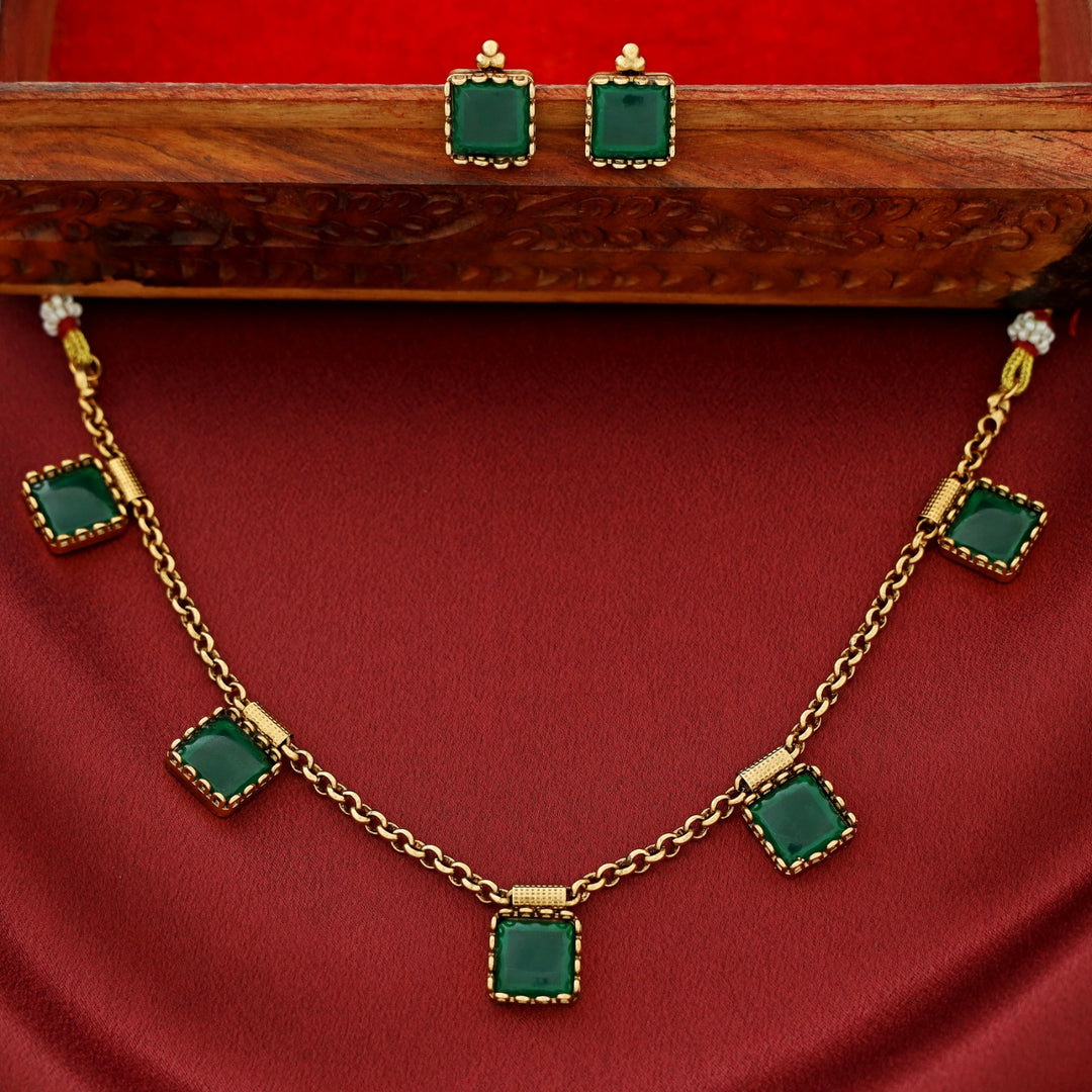 Kareena 5 Kemp Stone Short Neckpiece With Stud