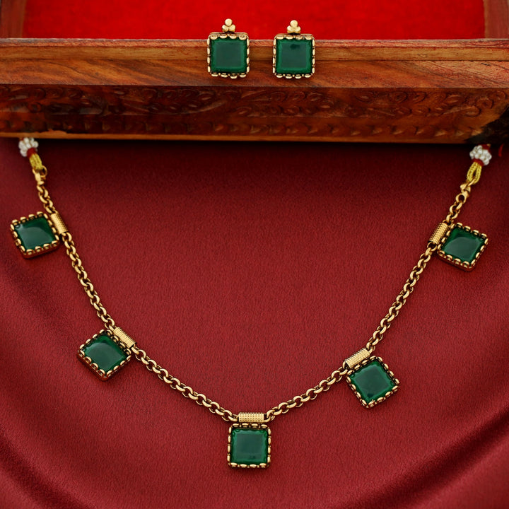 Kareena 5 Kemp Stone Short Neckpiece With Stud