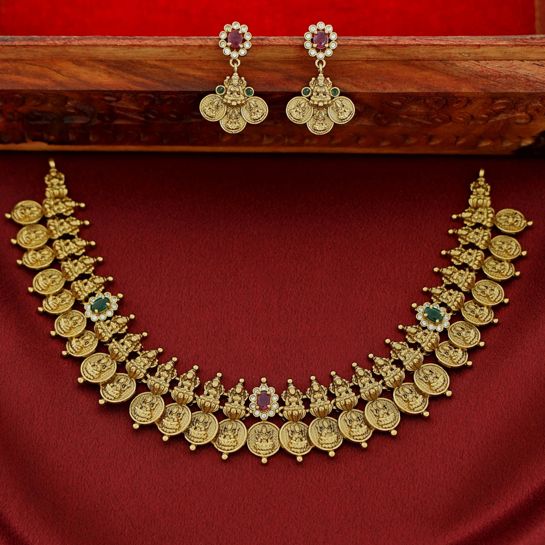 Indradhwaja Devi Kashi Short Neckpiece With Earring