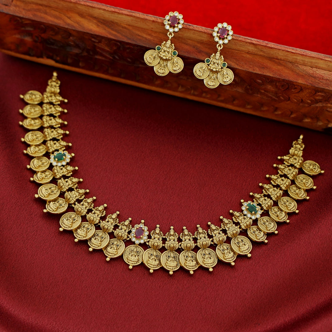 Indradhwaja Devi Kashi Short Neckpiece With Earring