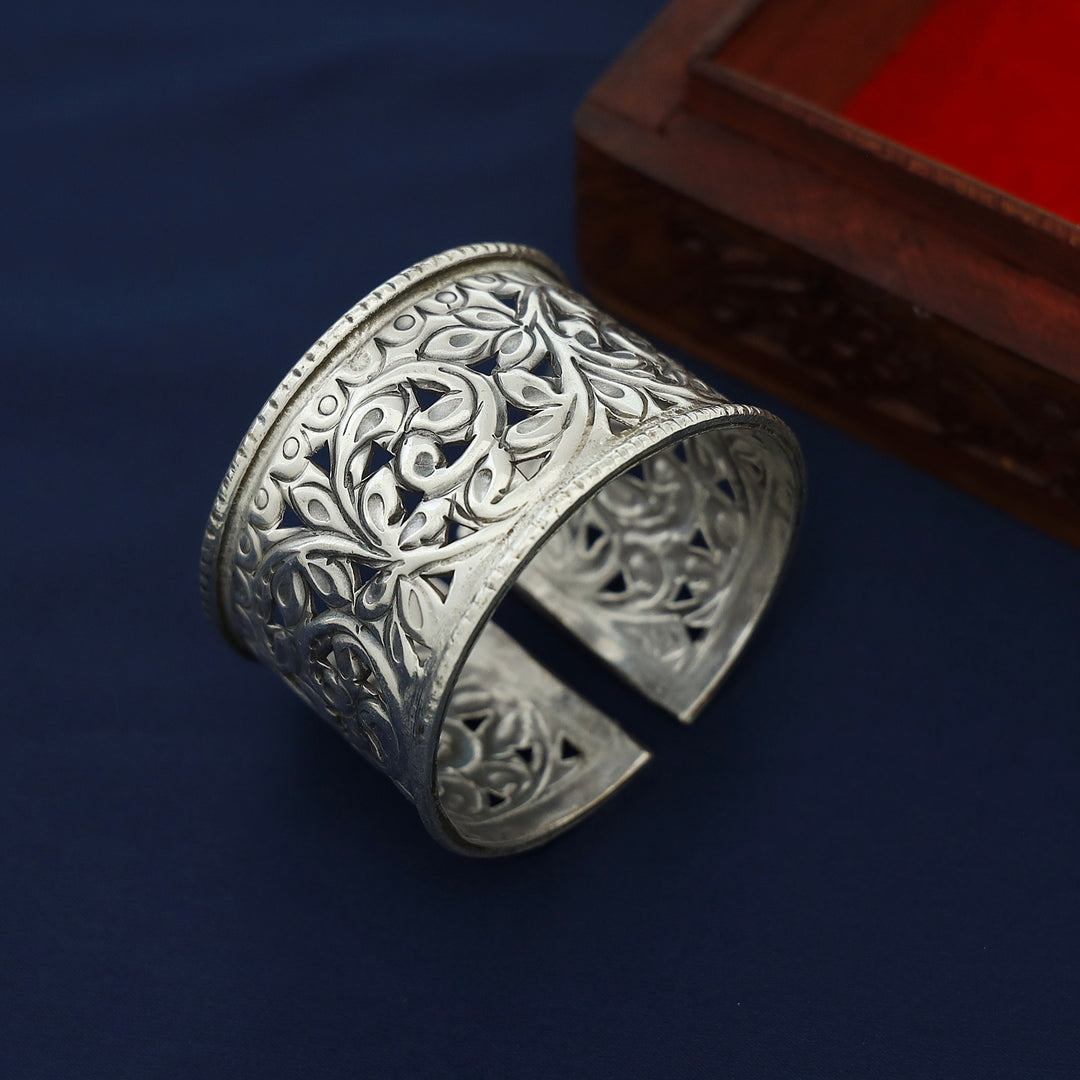Maalika Antique Silver Hand-Cuff