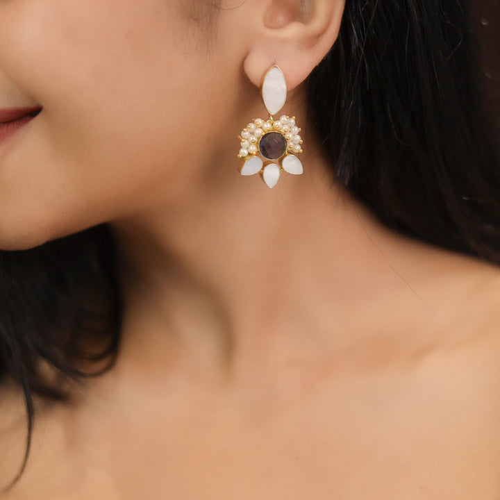Landrya Glossy Cluster Pearl MOP Earring