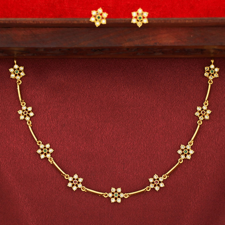 Jaisree Stick Flower Short Neckpiece / Choker with Stud