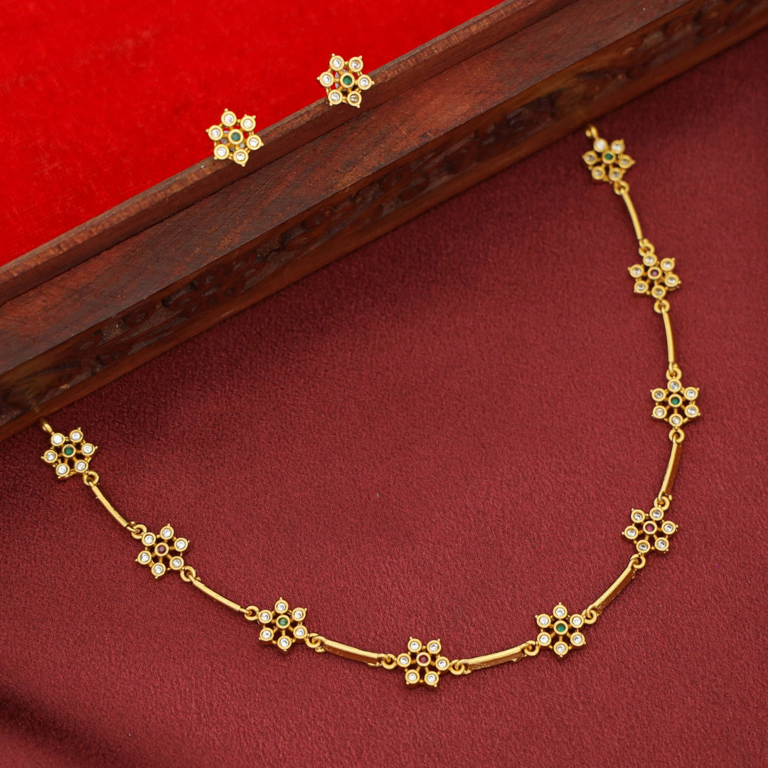 Jaisree Stick Flower Short Neckpiece / Choker with Stud